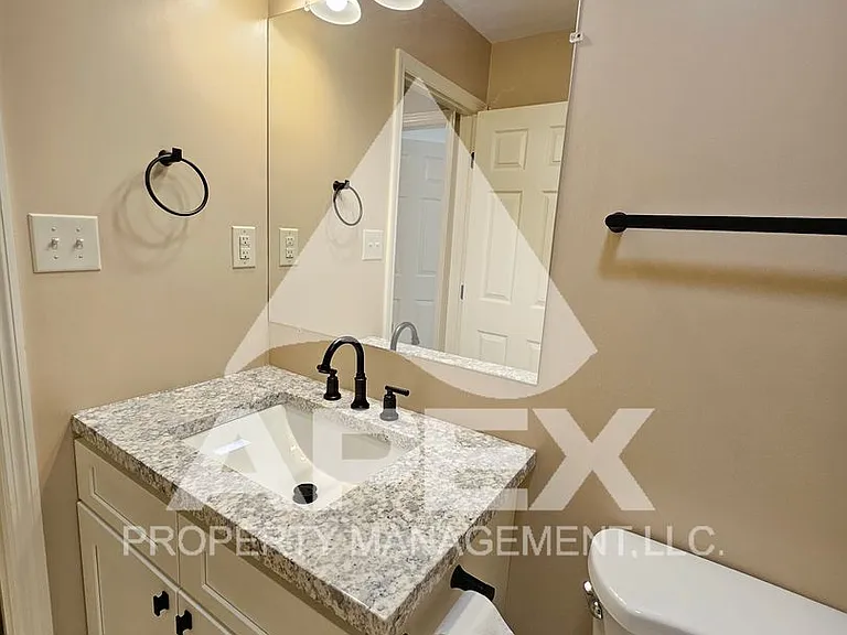 7306 Deane Hill Dr — Photo 17
