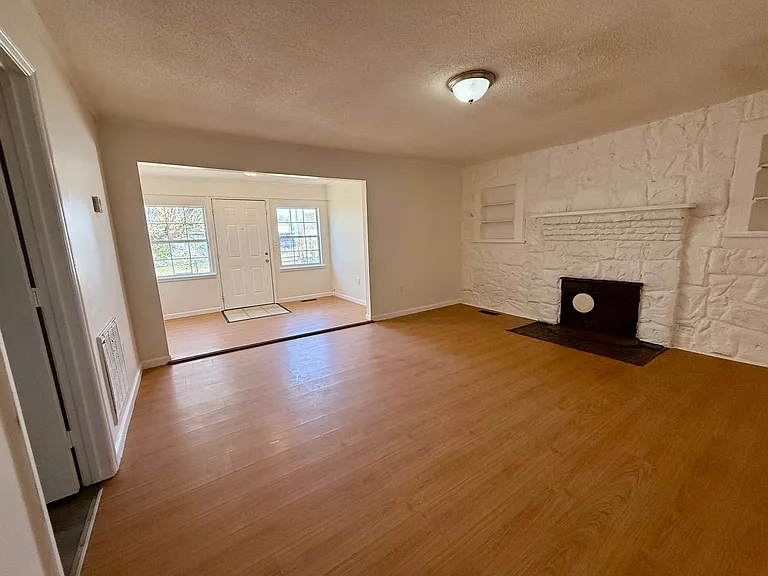 3208 Dodds Ave — Photo 3