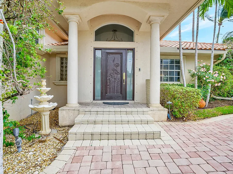 290 E Fern Dr — Photo 4