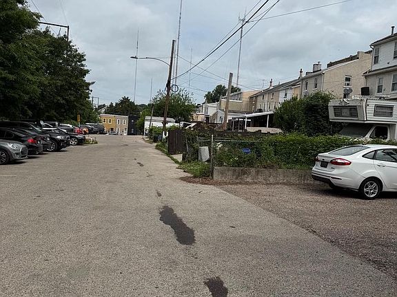 2nd image of 4654 Umbria St