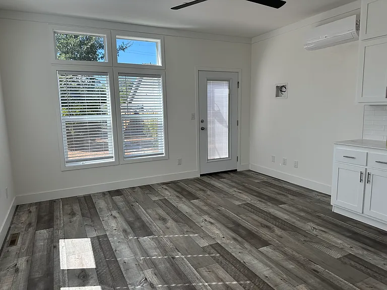 Sandy Ln — Photo 2
