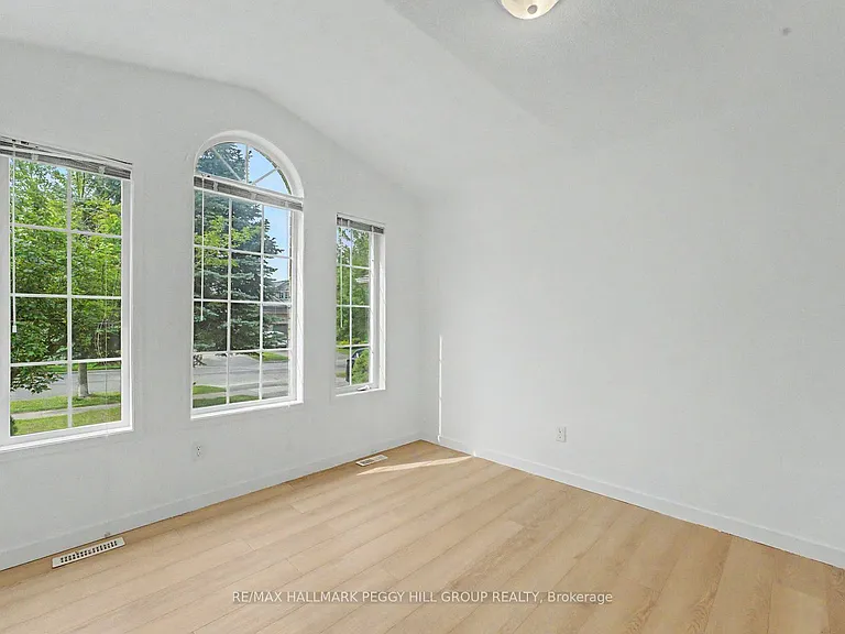 332 Harvie Rd #UPPER — Photo 9