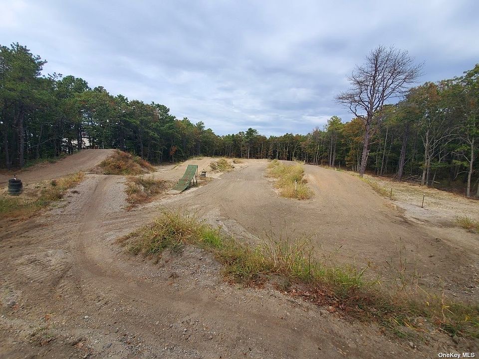 1st image of Horseblock Rd