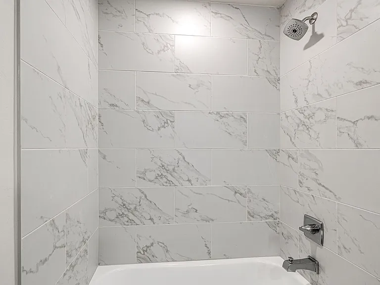 614 W 2nd St #110 — Photo 27