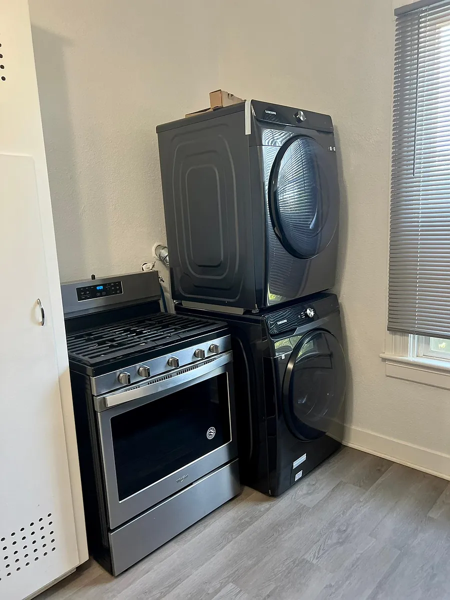 Building Photo - 261 Spruce St #3
