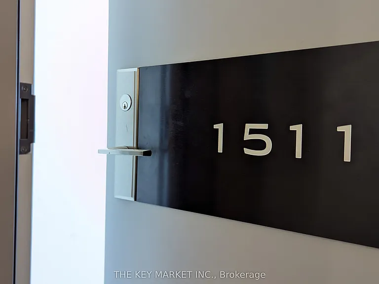 33 Helendale Ave #1511 — Photo 10