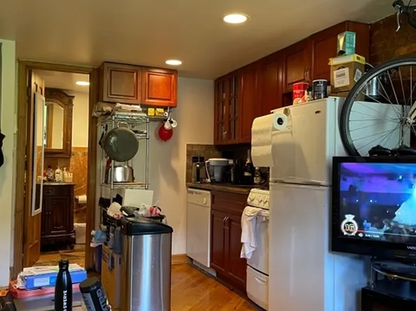126 E 7th St APT 4A, New York, NY 10009