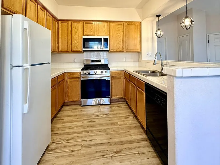9901 Trailwood Dr #2004 — Photo 11