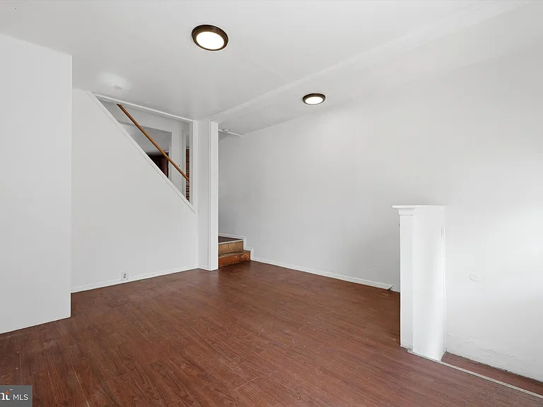525 Morse St — Photo 4