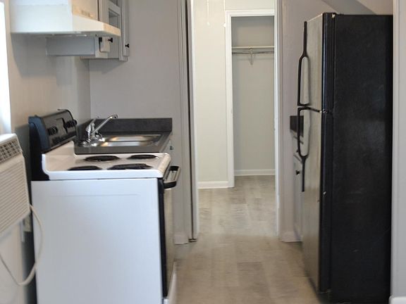 4th image of 208 1/2 E Mary St