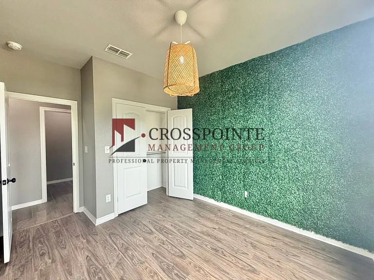 332 Kingdom Blvd — Photo 16