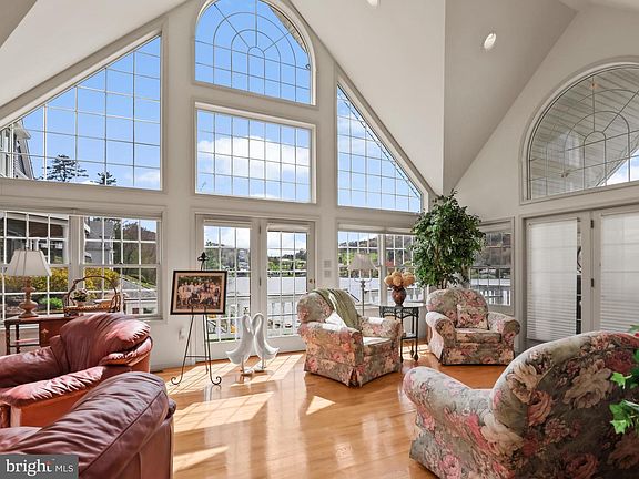 2nd image of 218 Point Rd