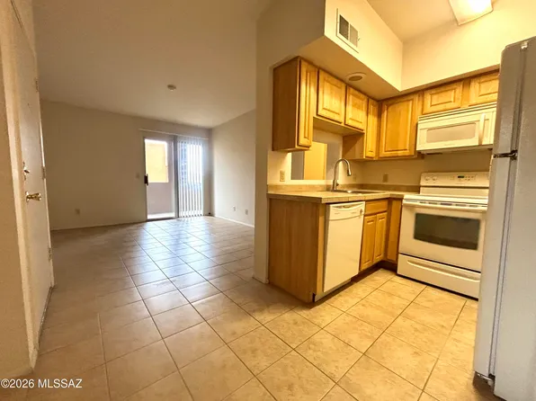 1810 E Blacklidge Dr APT 319, Tucson, AZ 85719