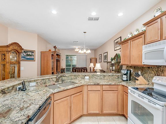 4th image of 3049 Vallejo Way