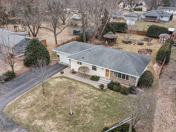 3rd image of 190 Lawrence St S