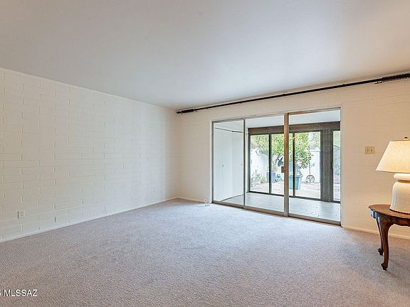 3rd image of 422 W Paseo Solana