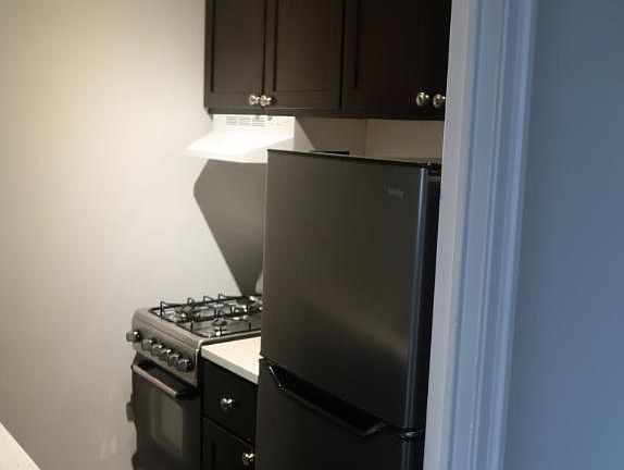 3rd image of 515 W Cornelia Ave #708