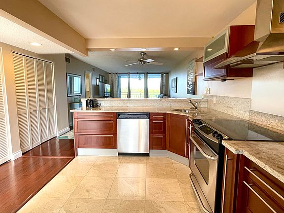 3rd image of 1901 S Roosevelt Blvd APT 202N