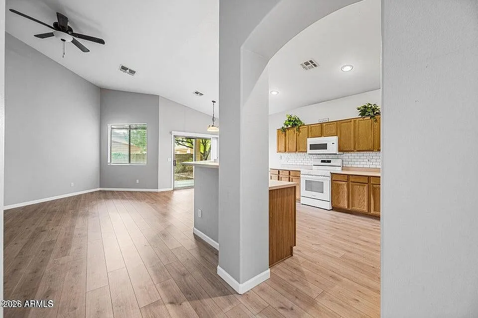 4 bed, 2166 sqft, $2,500 — Photo 4