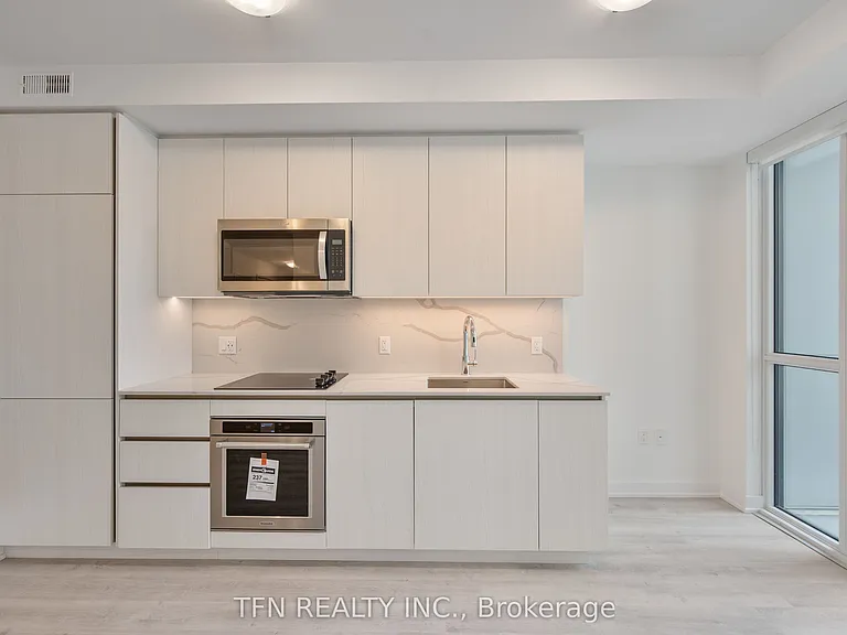 15 Richardson St #612 — Photo 3