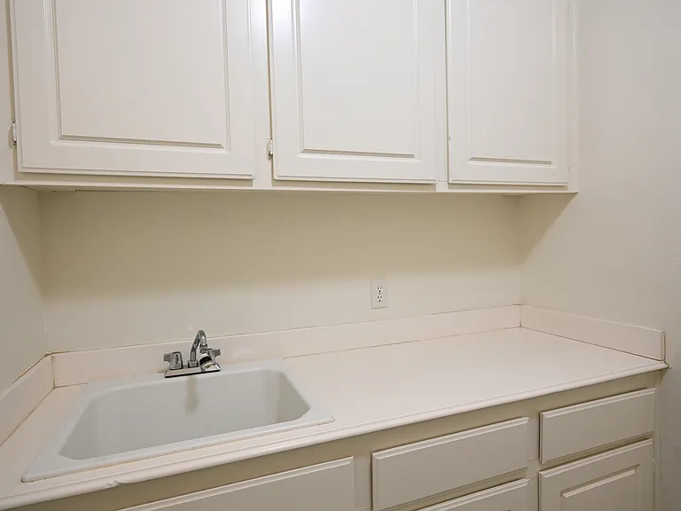 4208 Grandview Dr — Photo 11
