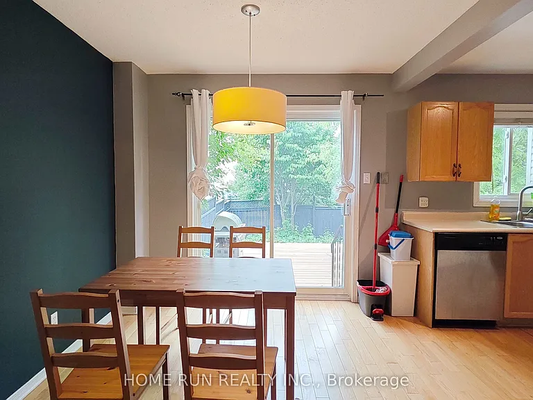 152 Thornbury Cres — Photo 10