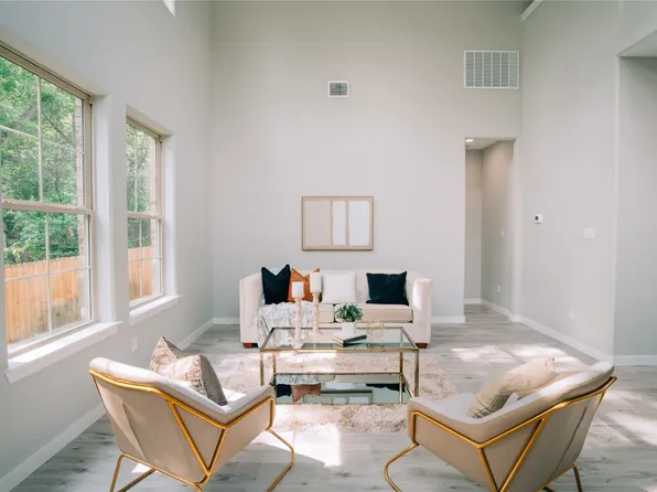 5930 Chimney Wood Cir, Fort Worth, TX 76112