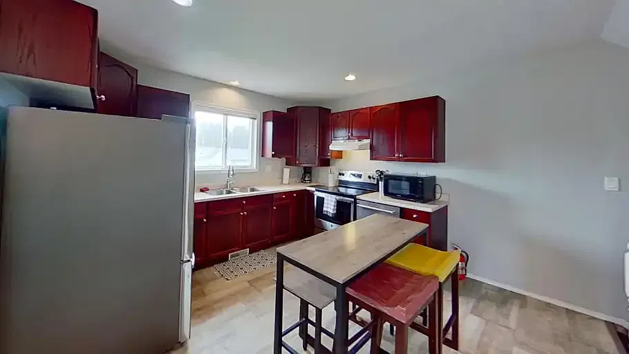 4 bed, 2.5 bath, $3,500 — Photo 2