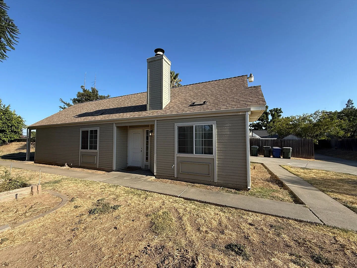 Adorable Private Home on Large Lot — Photo 1