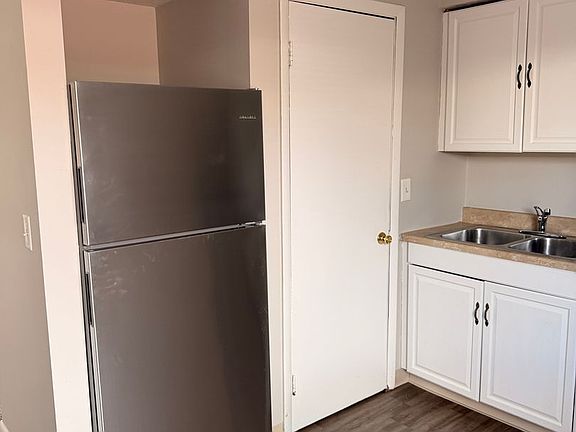 4th image of 2669 Medary Ave