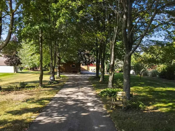 118 Sunset Dr, Frankfort, MI 49635