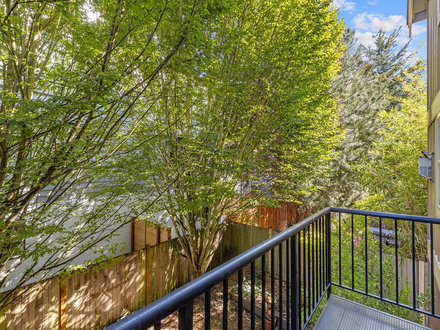 3 bed, 3.5 bath, 1760 sqft, $4,395 — Photo 2