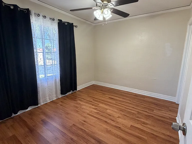 1320 Elm St — Photo 10