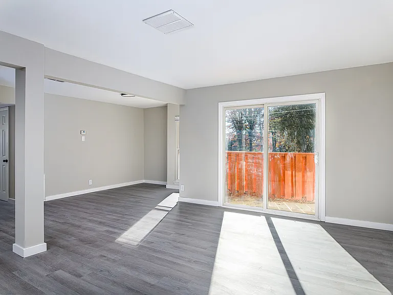 2012 Maywood St #G3 — Photo 3