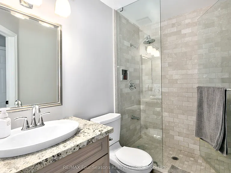 104 Lauries Ct — Photo 12