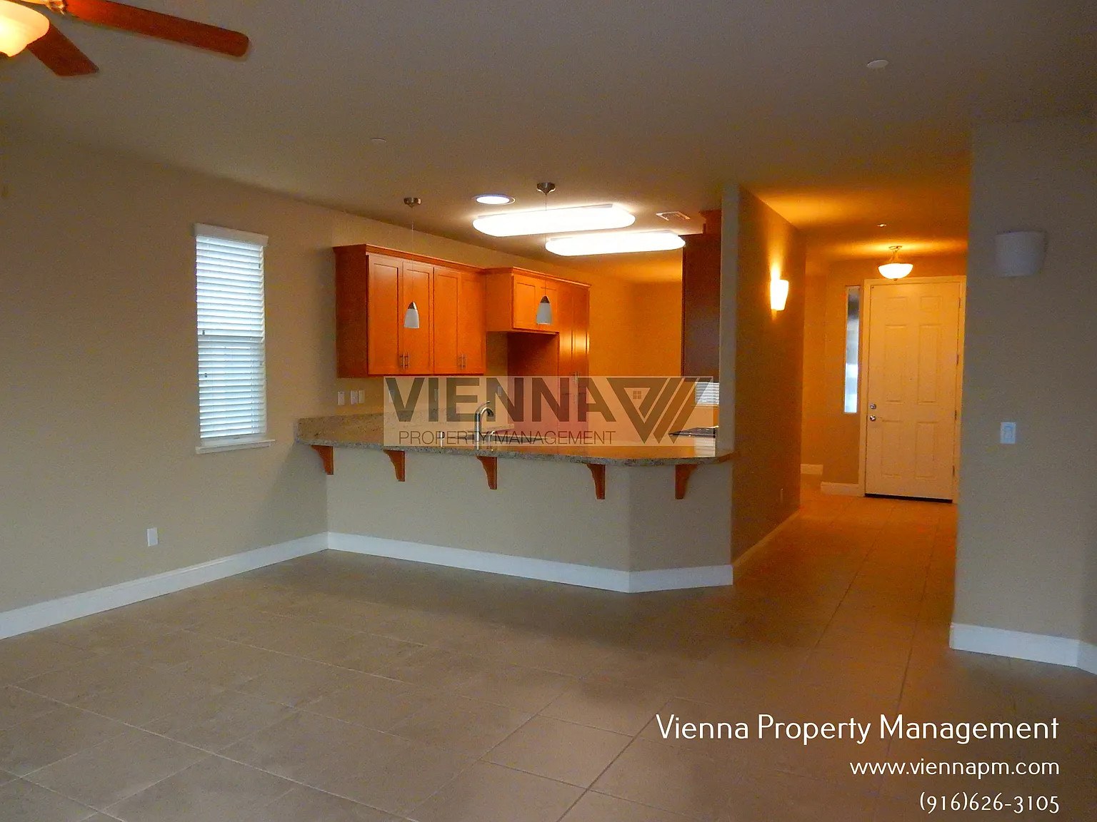 Beautiful 3 Bedroom Home with Upgraded Kitchen — Photo 4