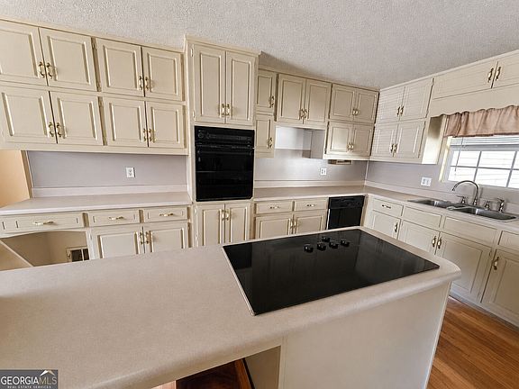 5th image of 335 Springdale Rd