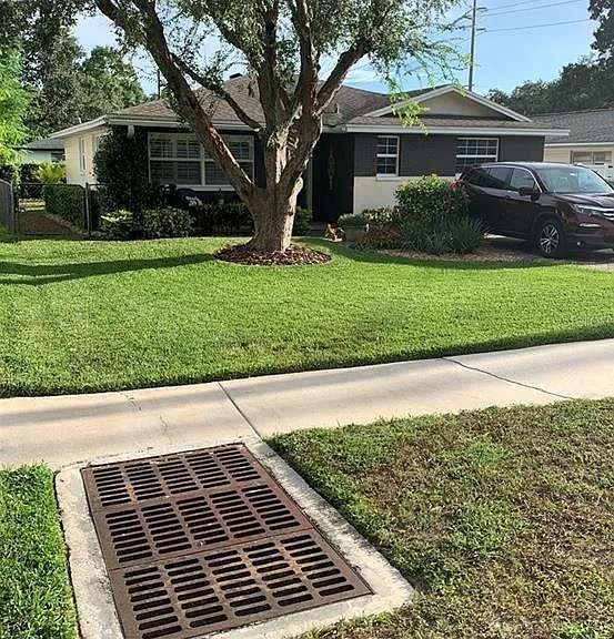 3920 W Laurel St — Photo 1