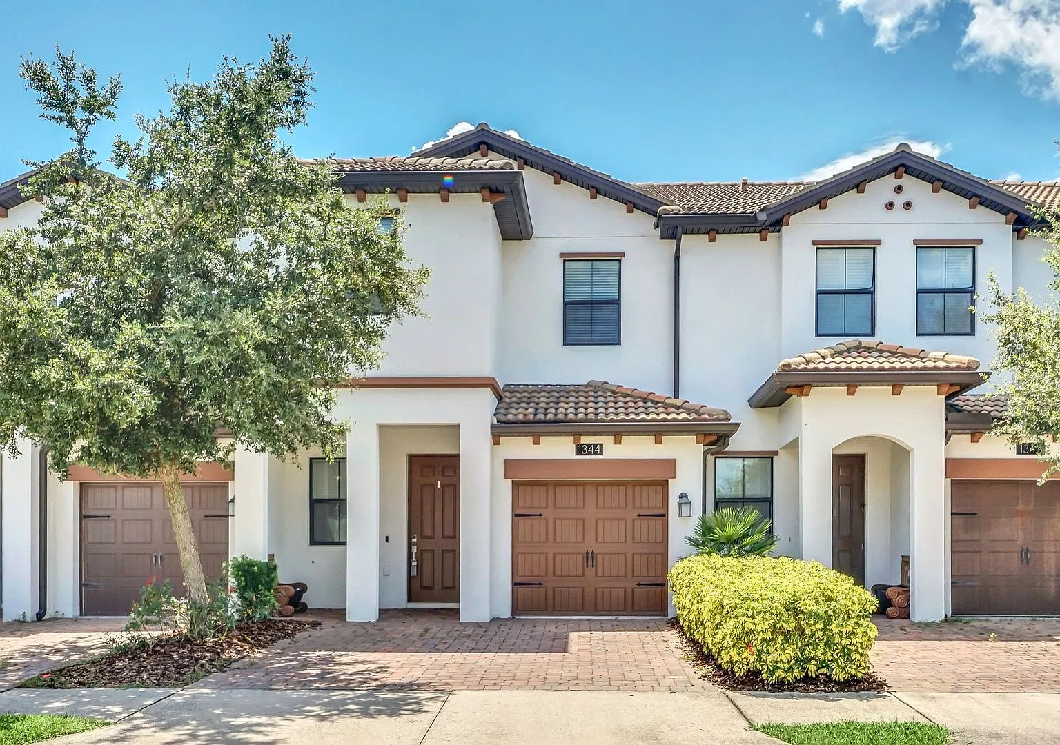 3 bed, 2.5 bath, 1828 sqft, $2,250 — Photo 1