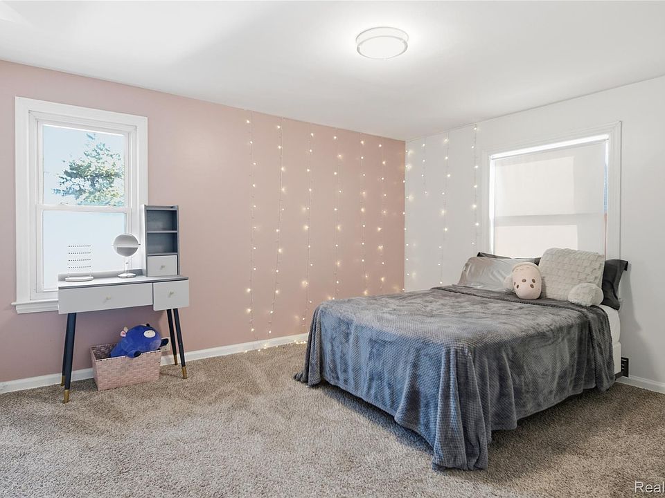 620 Emmons Blvd, photo 27