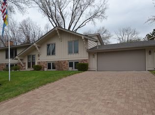 14180 Green View Ct, Eden Prairie, MN 55346