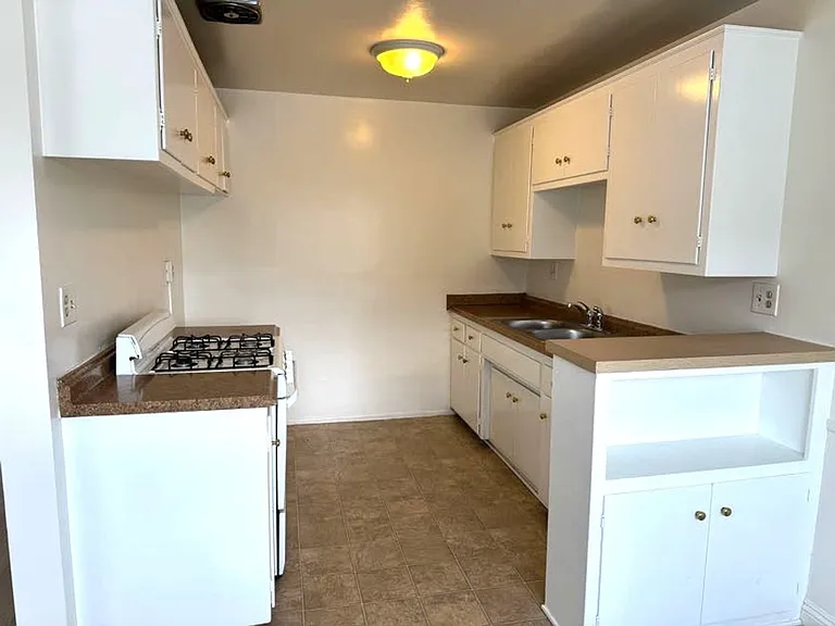 1394 Springfield St — Photo 18