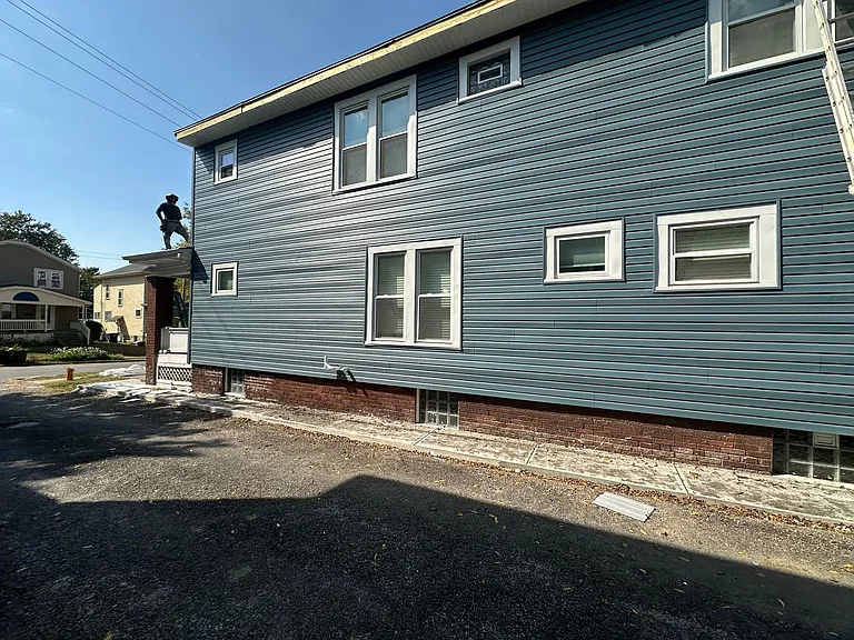 184 E Tompkins St — Photo 16