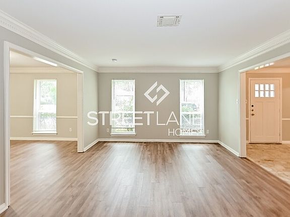 5th image of 5519 Grosvenor Sq