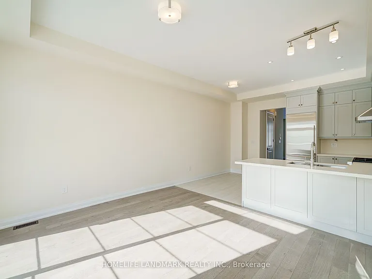 4285 Major Mackenzie Dr E — Photo 16