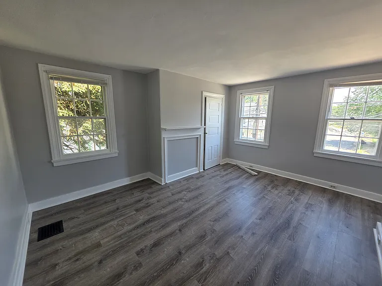 277 E Broadway — Photo 15