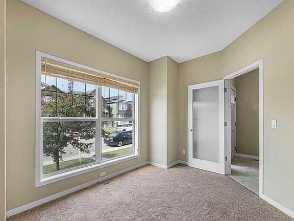 4th image of 46 SW Autumn Cres SE