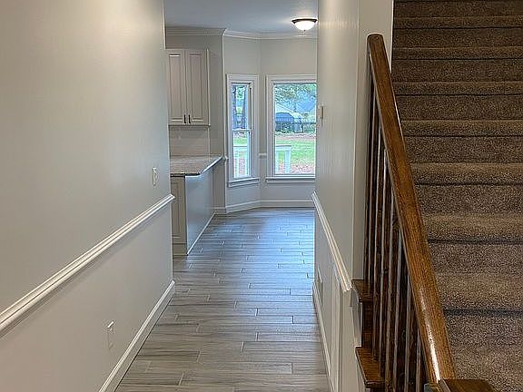 4th image of 132 Silvercreek Dr