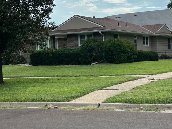 709 N 13th St, Marysville, KS 66508