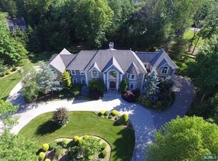 31 Trotters Ln, Mahwah, NJ 07430